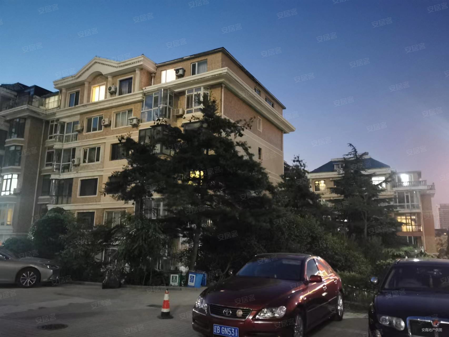 华乐广场澳景园3室2厅精装修中间位置东港一小