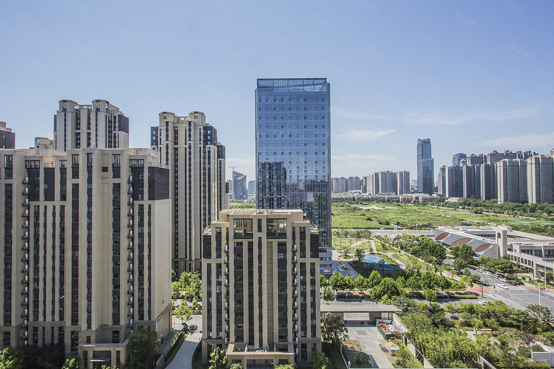 天鹅湖moma三期4室2厅3卫209.12㎡南北1020万