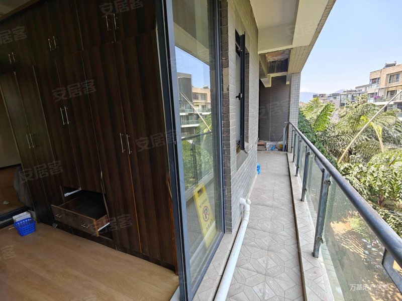 滇池卫城尚层双卫小区绿化高正规商品房中间楼层近地铁