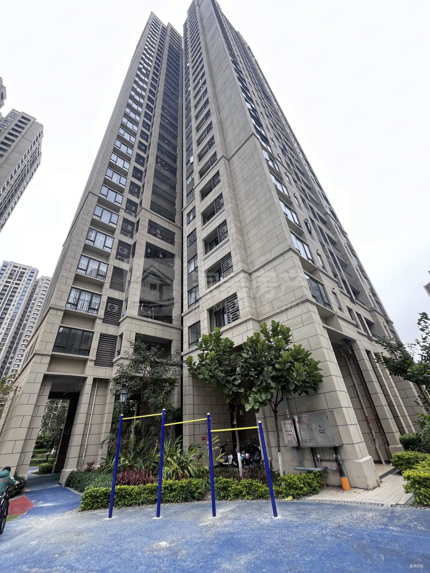 万科美的西江悦 小三房 送家私电 精装可拎包入住 房龄新,万科美的西