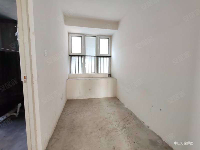 堰湾长堤5室2厅2卫179.94㎡南北199万