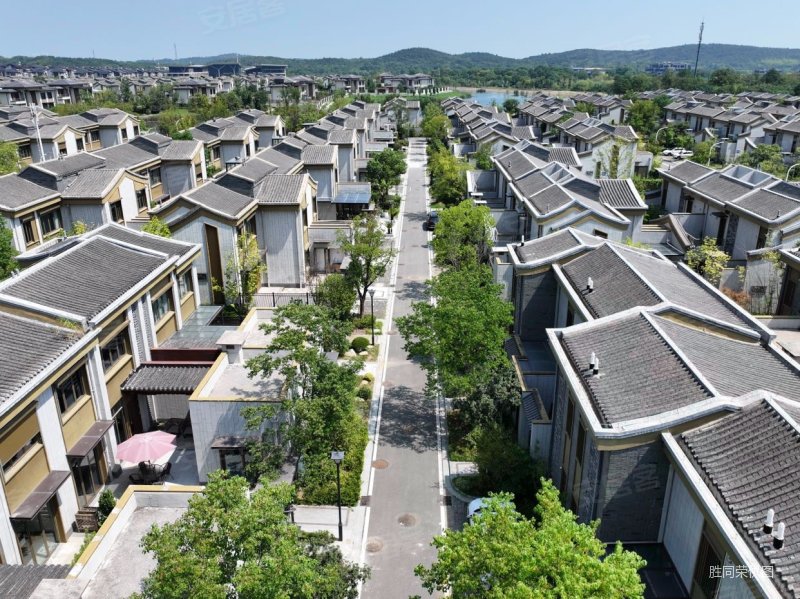 山湖城花园湖畔小院