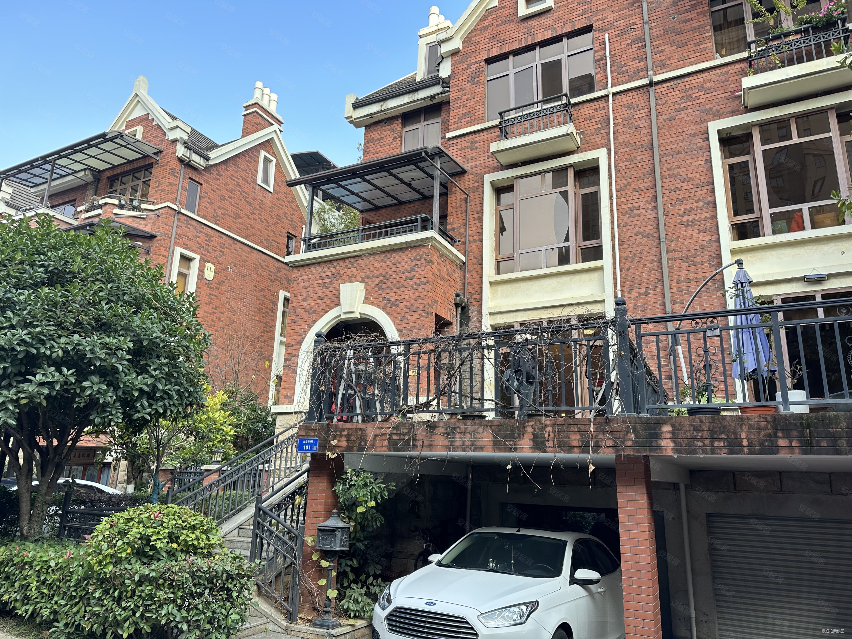 128开拍二拍大概率打8折红墅湾联排边户精装法拍房