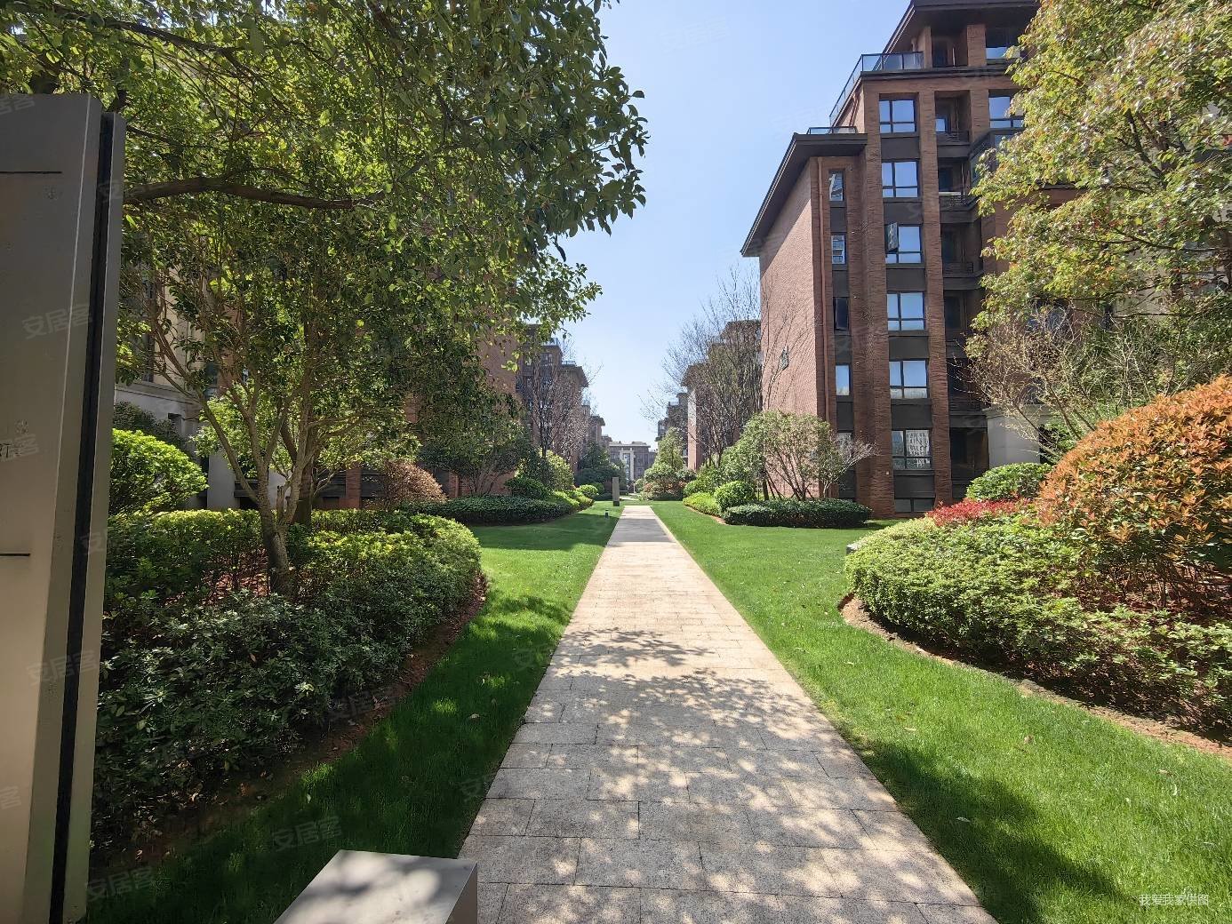 绿地国际博览城御珑3室2厅1卫95㎡南102万