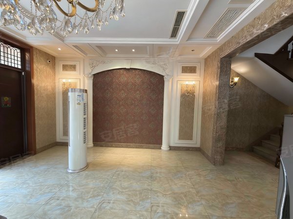 徐州泉山开元四季开元麓郡(D,E区)云龙湖西岸 开元麓郡联排别墅 边户大院子 精装修供暖拎包入住出租房源真实图片