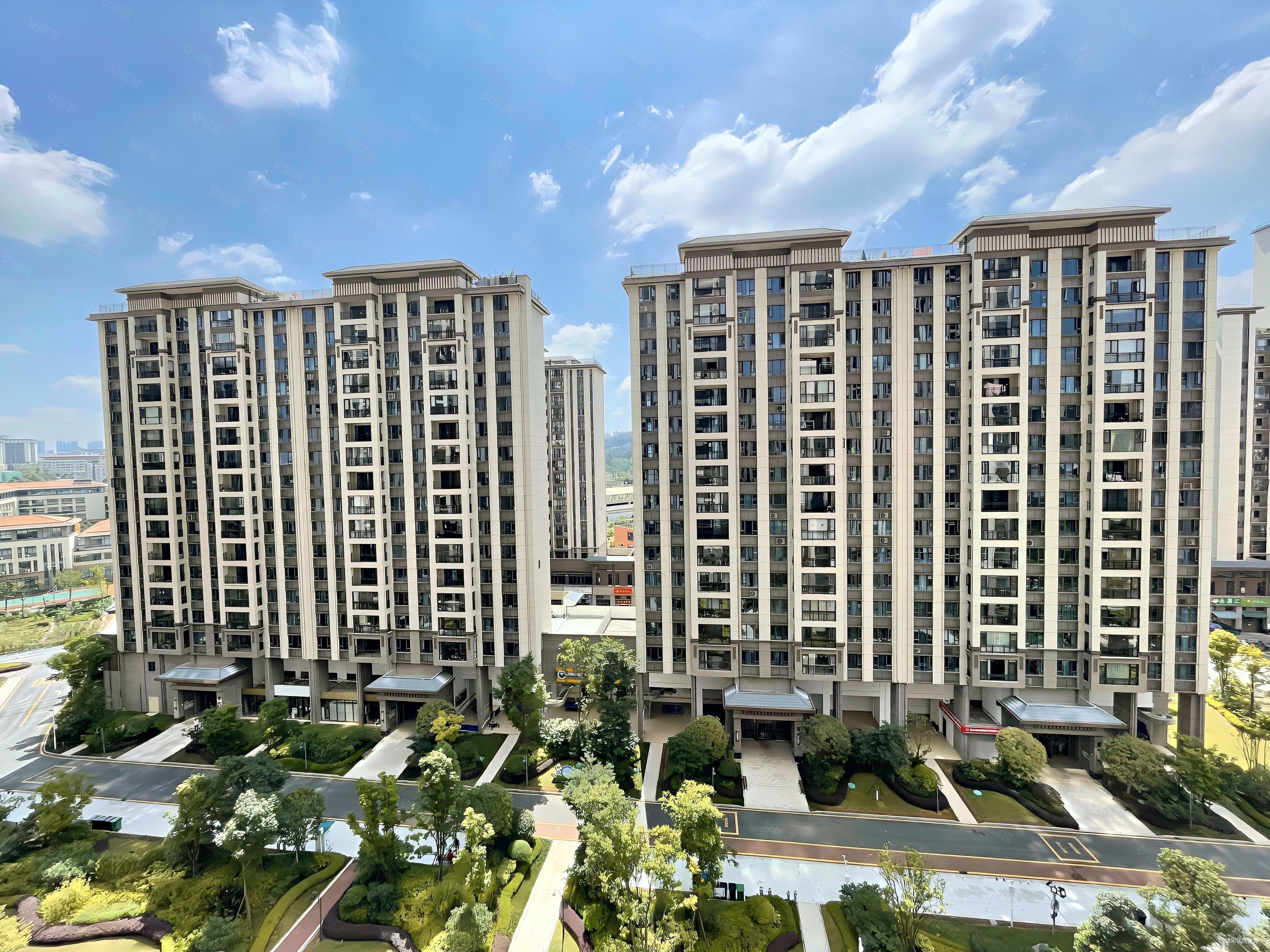 碧桂园西南上城天悦府5室2厅3卫275㎡南北220万