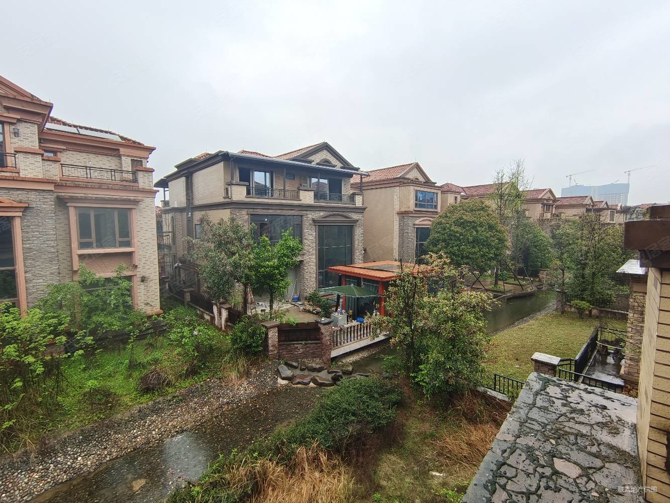 联排别墅,盈峰翠邸(别墅)二手房,200万,4室2厅,3卫,200平米-长沙安居