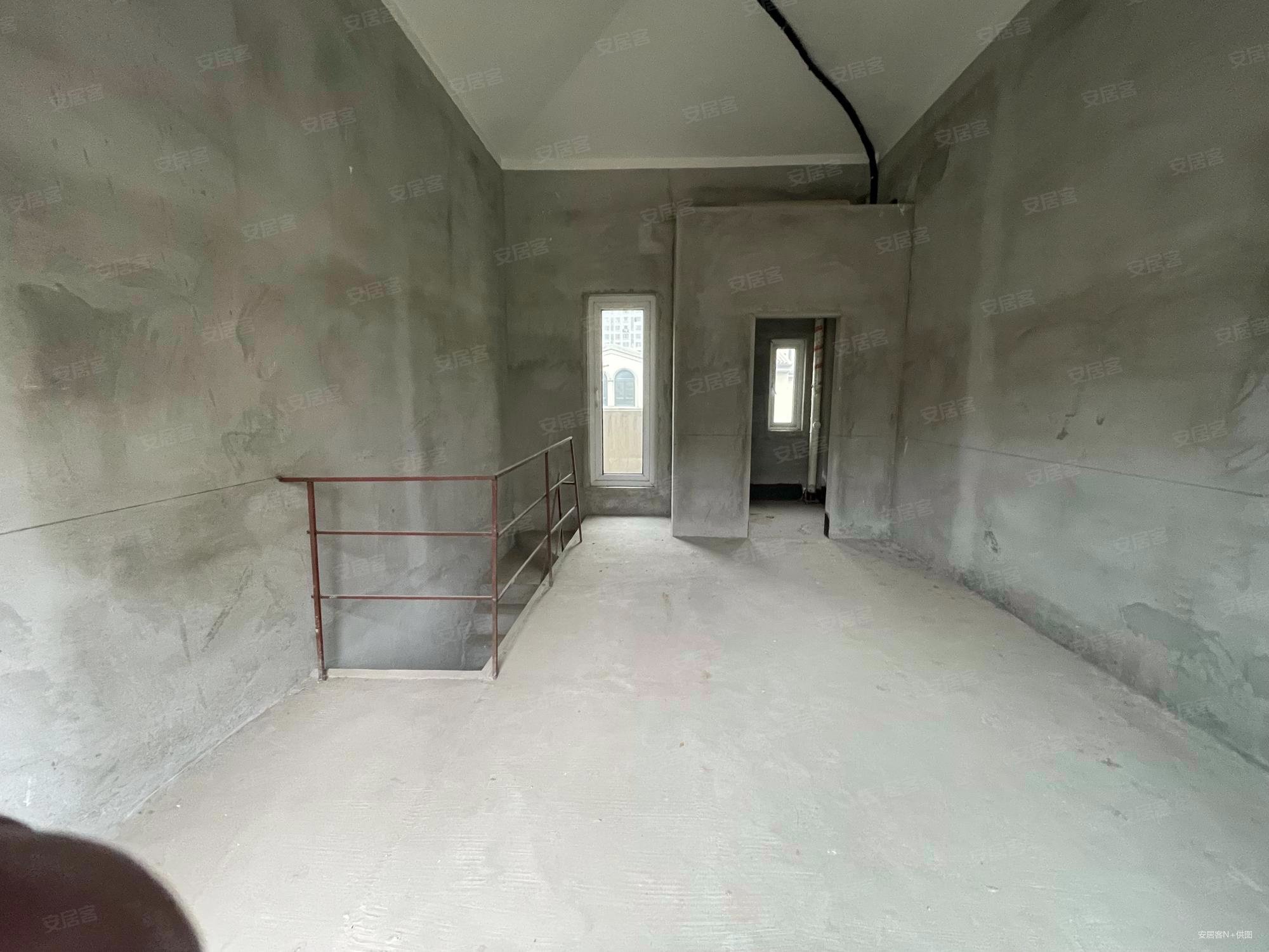 珑璟轩(别墅)4室2厅2卫100㎡南150万