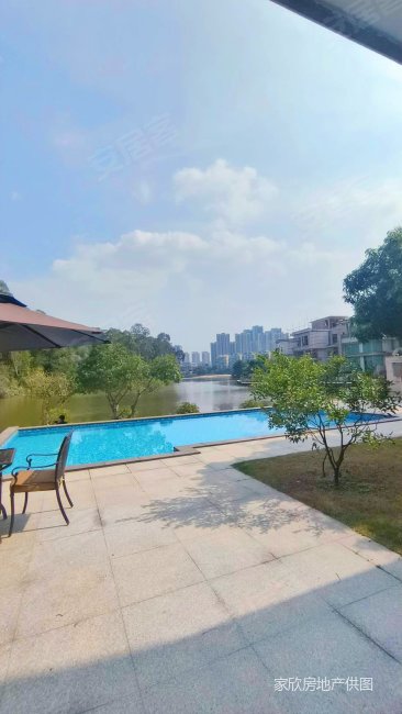 银湖山庄独栋别墅有私家泳池码头出售2500万