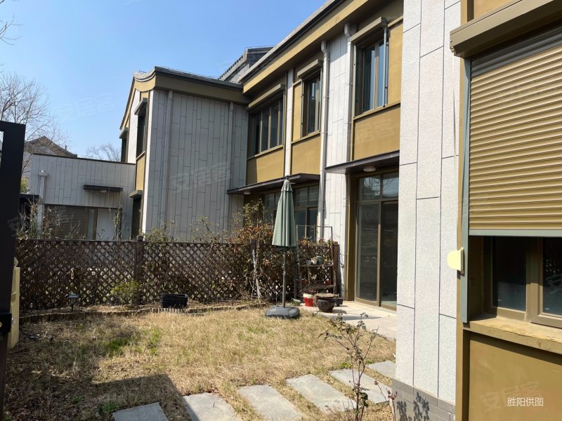 山湖城花园湖畔小院