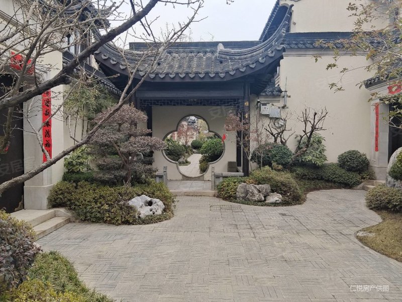 南入户 徽派合院 带三个车位 送院子 房本满两年,融创揽月府一期(别墅