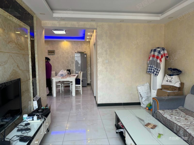 出售临湖雅苑两室两厅精装采光无遮挡价格美丽