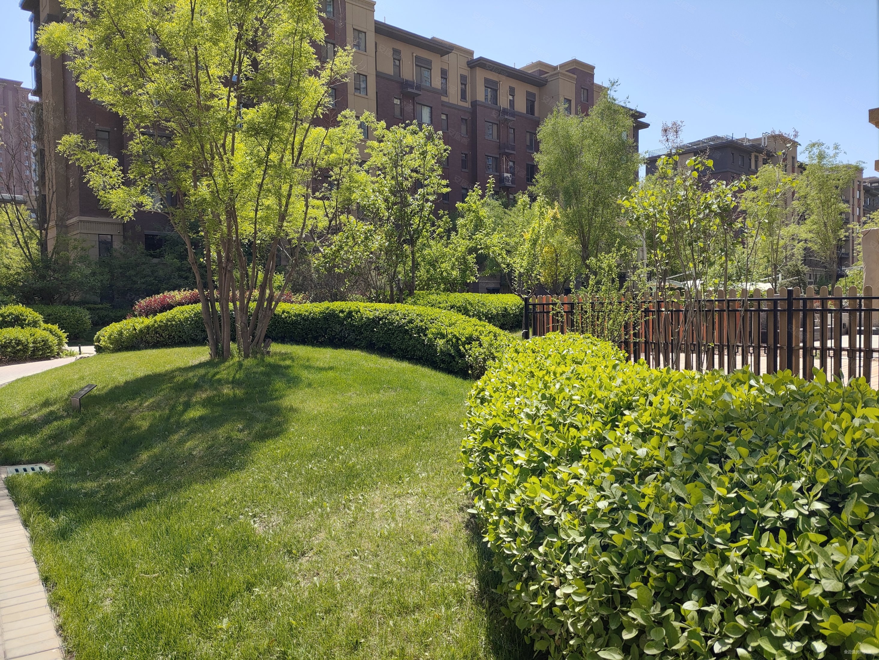 玺云台北区小高层 9楼 四室双卫 位置好带车位 密码锁随时看