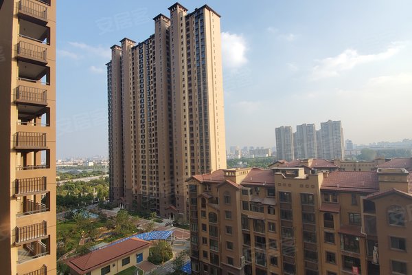 南通二手房 华强城 > 许楠解读华强城小区设施