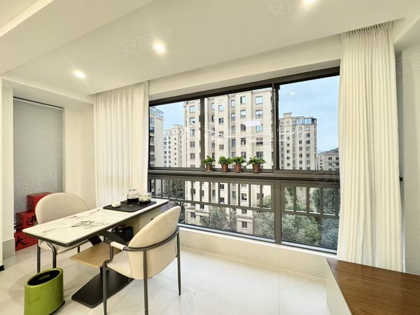 金华东阳横店南江名郡南江名郡！南江悦隔壁！装修炒鸡好！中央空调！带车位！豪华装修出租房源真实图片