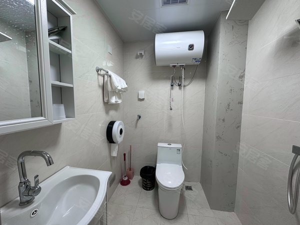 大连开发区双D港德泰人才公园可押一付一可短租价格便宜拎包入住随时可看 董家沟德泰一室一厅出租房源真实图片