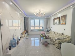 秦皇岛海港火车站华顿凤凰城精装两室通透户型，拎包入住，随时看房。出租房源真实图片