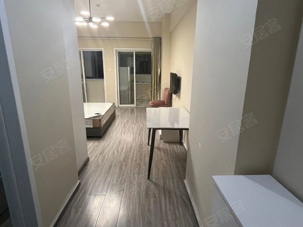 盐城亭湖宝龙宝龙城市广场(商住楼)(可短租月付)宝龙公寓精装一室