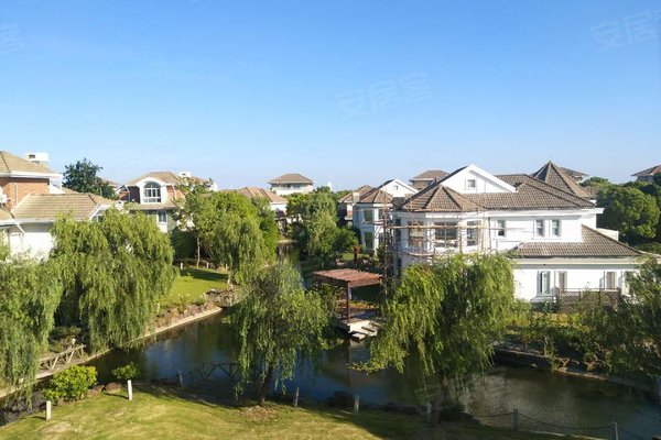 上海二手房 棕榈滩别墅 > 卢丽莉解读棕榈滩别墅生活配套  鑫辰地产