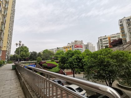 11年交房房屋品质小区位于市中心梅尼广场,四医院老西门屈原公园,北坊