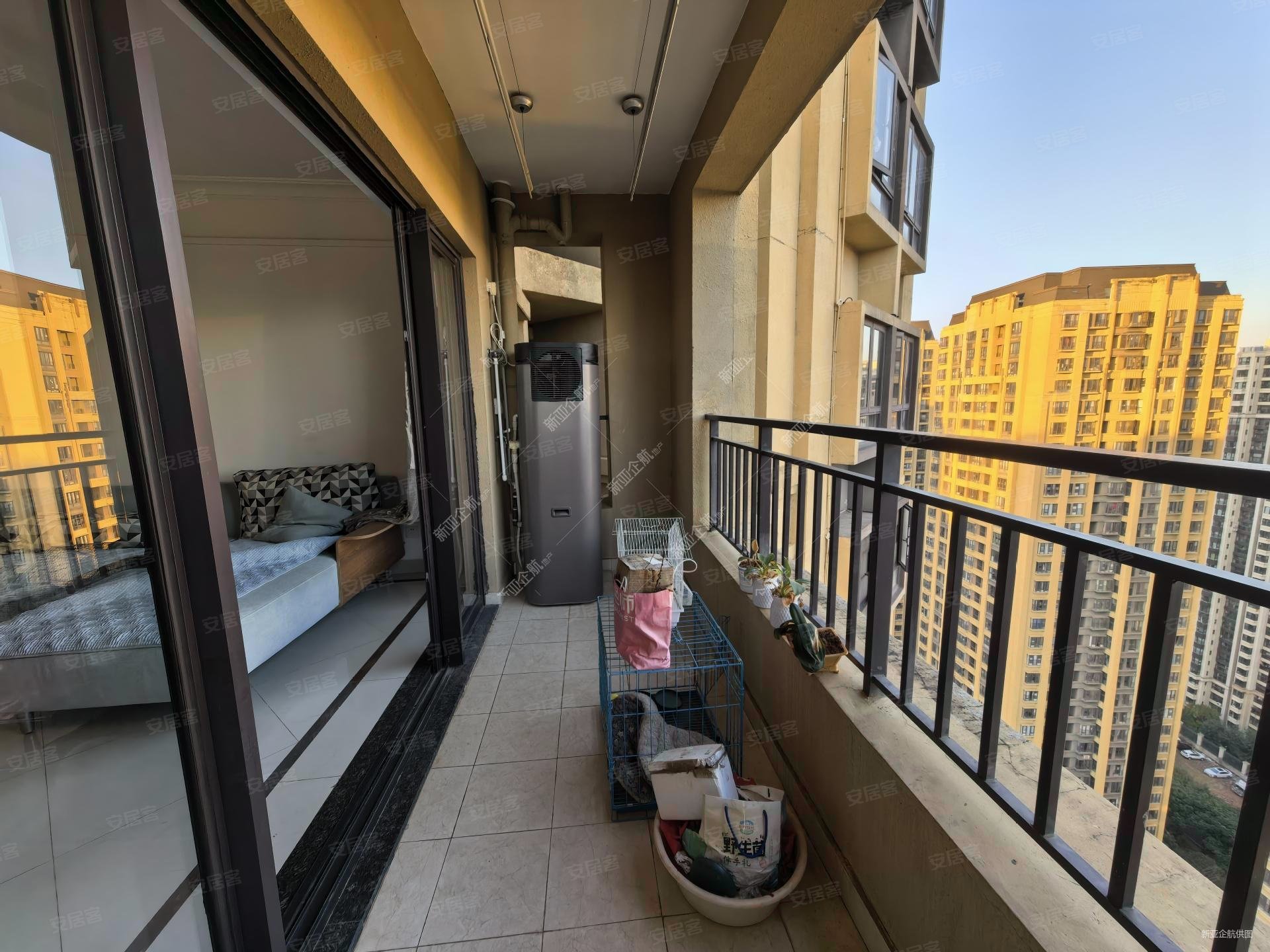 万达旁金地悦天下一区 精装4房 东南端头 带产权车位