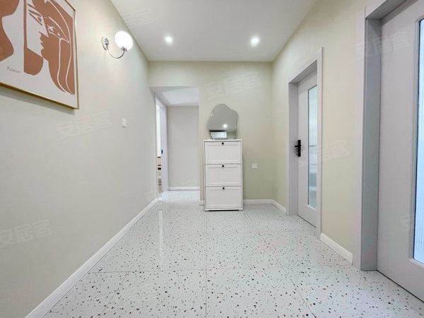 上海浦东潍坊新村竹南小区陆家嘴到了 世纪汇广场 近地铁 低楼层精装修的豪华房间出租房源真实图片