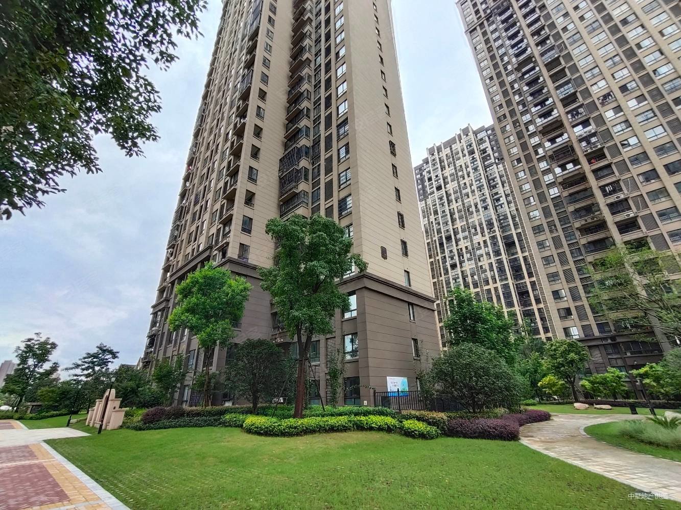 华地翡翠蓝湾朗园3室2厅1卫85.73㎡南150万