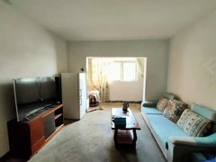 1楼出租，西贵金沙1楼3室2厅简单装修，带空调，家具齐全。。