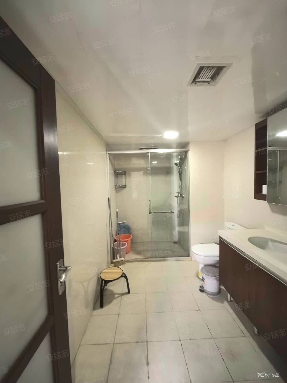 金地悦天下 小区绿化高 双卫格局 精装可拎包入住