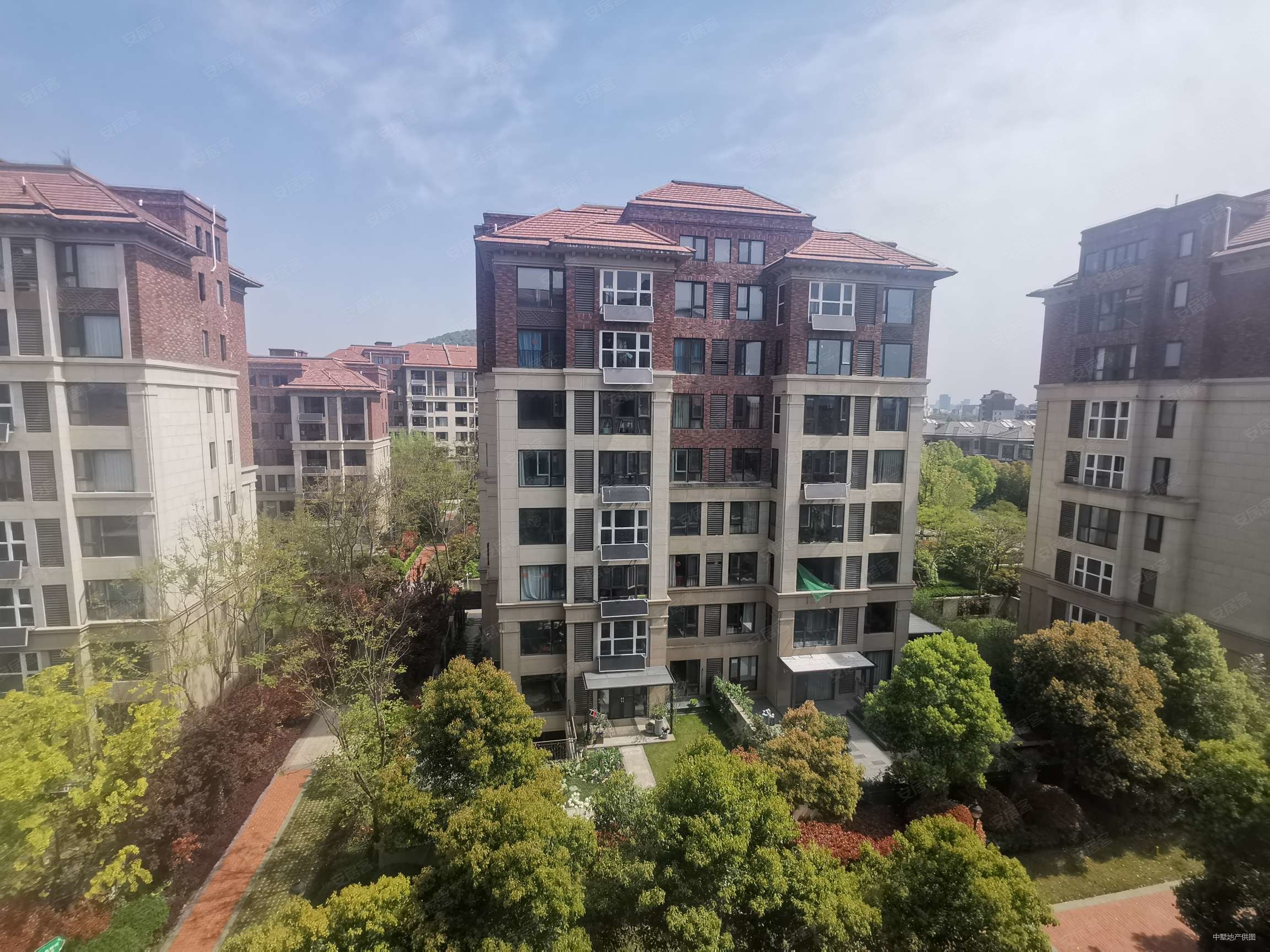 保利西山林语洋房小区新紧邻地铁口密度低南北通透