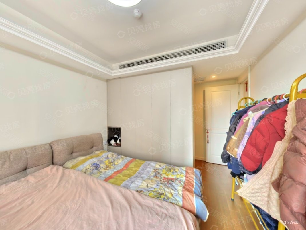 新城玖珑湖3室2厅2卫129.83㎡南北159万