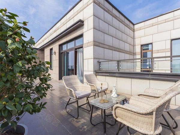 金桔路租房,金桔路 中天金海岸联排别墅!