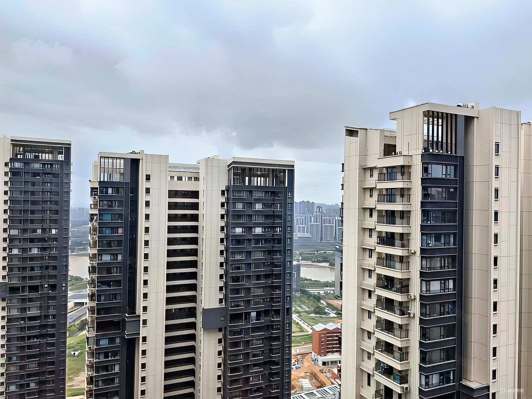 南宁房产网>南宁二手房>良庆二手房>五象大道二手房>万科紫台>