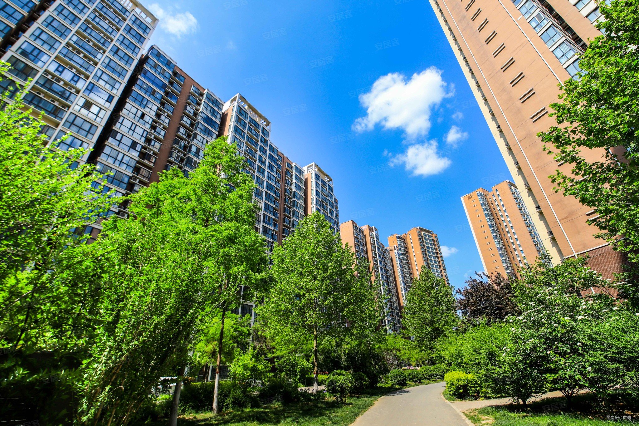 力合翰林苑3室2厅2卫135.72㎡南北106.7万