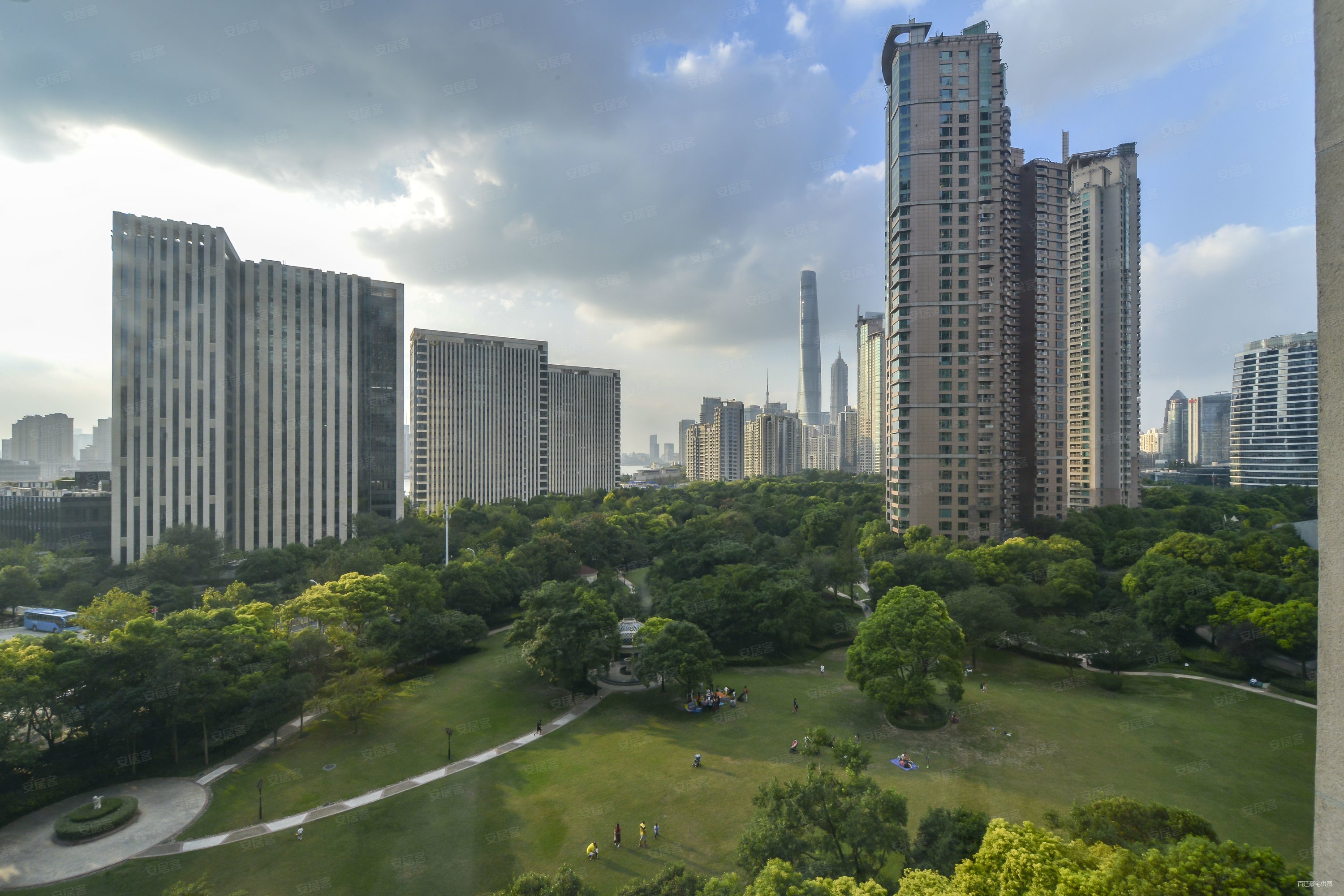 世茂滨江花园(南区)4室2厅3卫276.88㎡南3000万