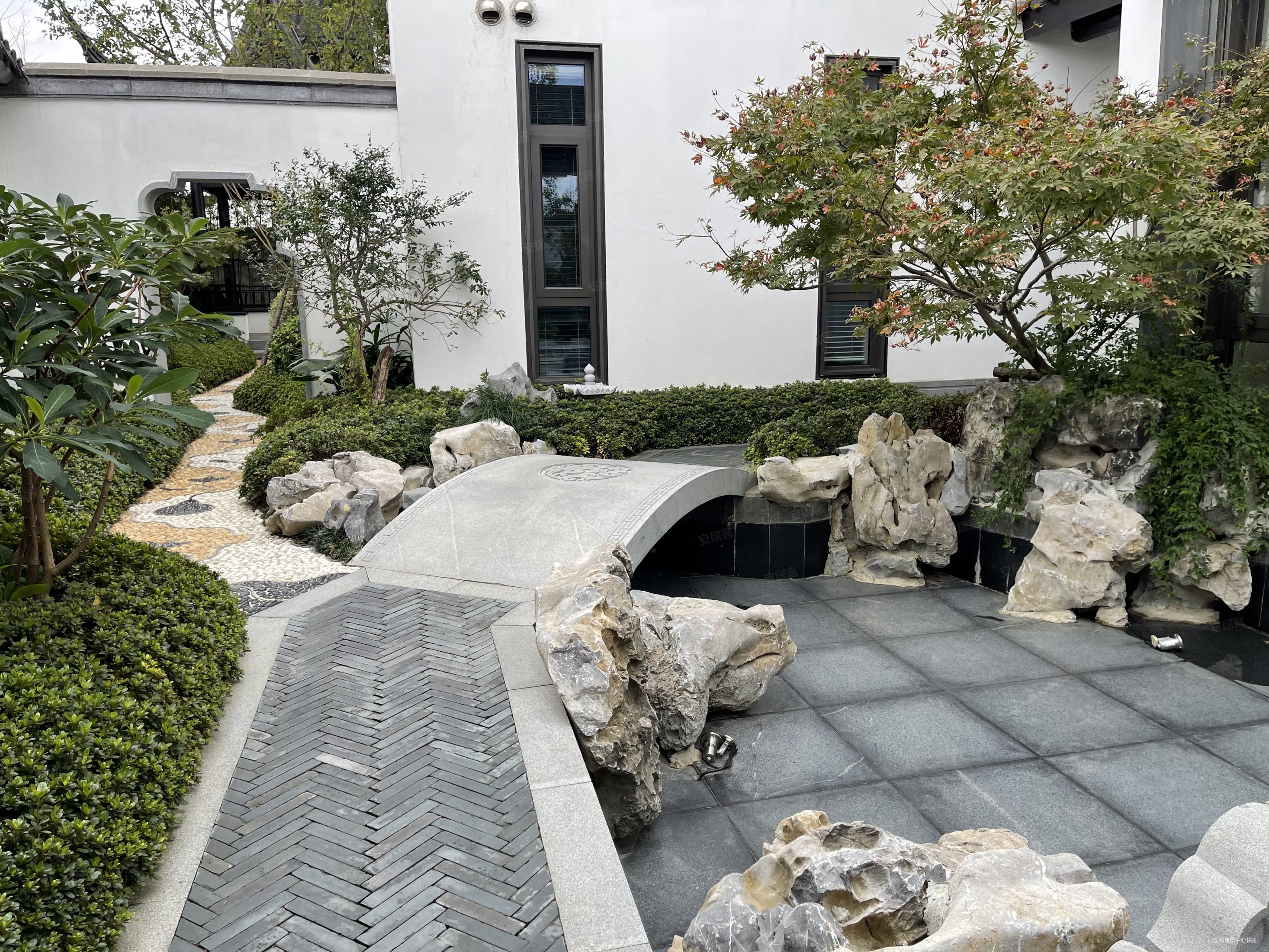 葛洲坝知丘别墅4室2厅4卫490㎡南北2100万