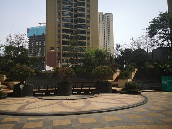 昆明西山滇池路片区金坤尚城学府里租金便宜 阳光房 新上精装二居