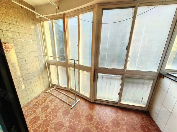 仁寿江南苑莘庄地铁口江南苑精装朝南超大厅卧出租,付一压一,随时看房