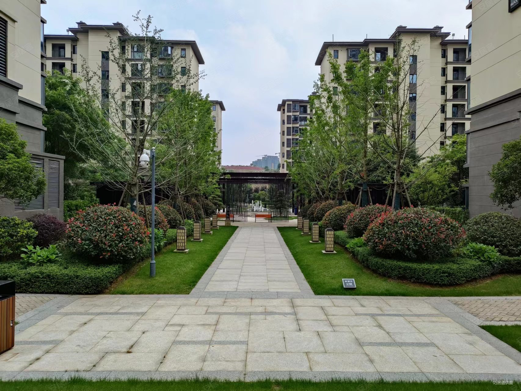 正荣华润玲珑府满二刚需小三居朝南带电梯出行方便