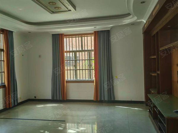 沙井上寮花园别墅,独栋带院子家私全齐,车位充足,配套齐出租房源真实