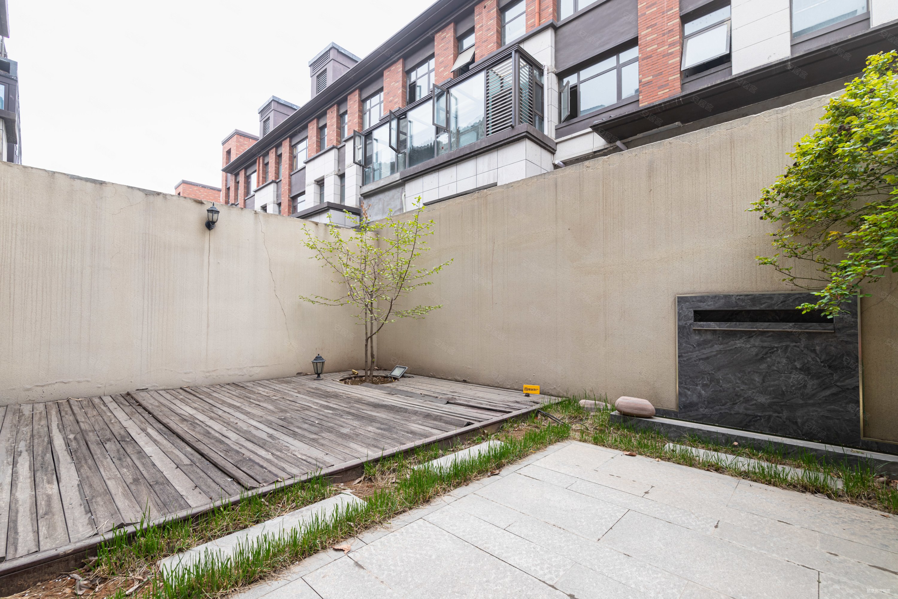 洛阳市区私密别墅和昌花与墅别墅钥匙在手带地下室带前后花园