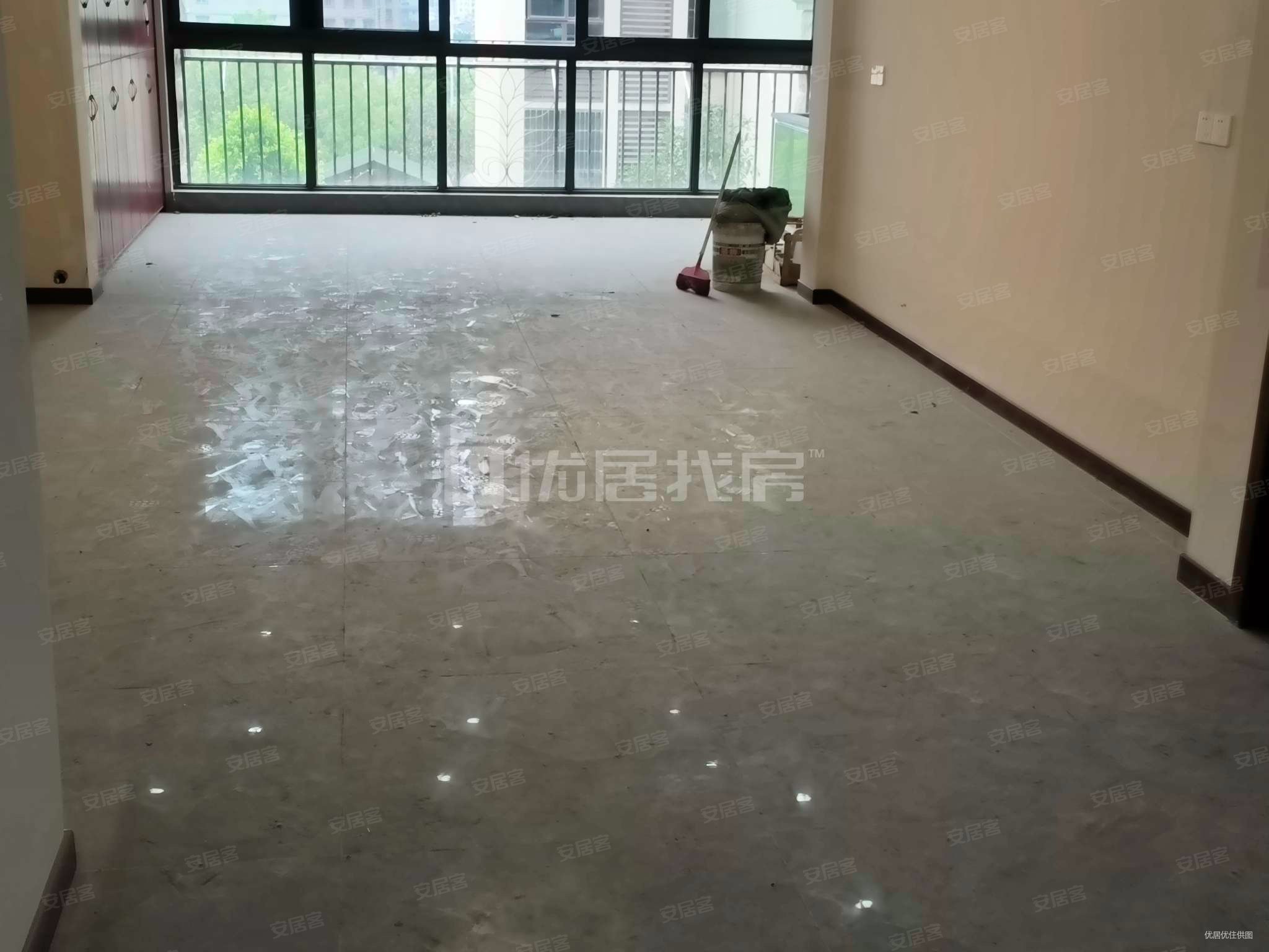 北城华府3室2厅2卫121㎡南65.6万