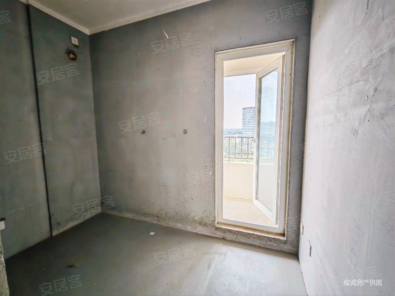 合能珍宝锦城南北通透出行方便双卫房龄新正规商品房