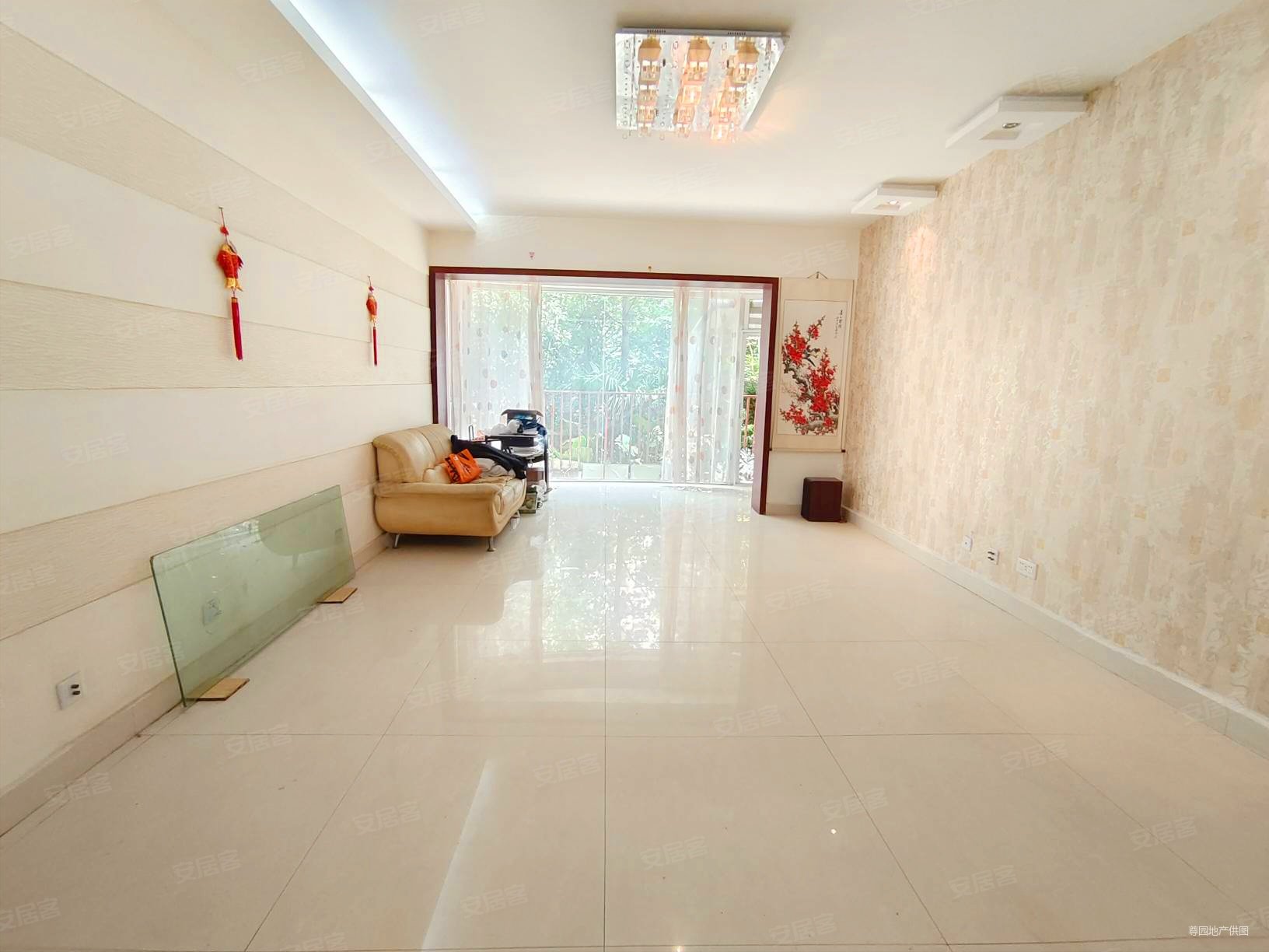 房龄新一楼带花园交通便利配套齐全龙溪花园相当不错本人实拍