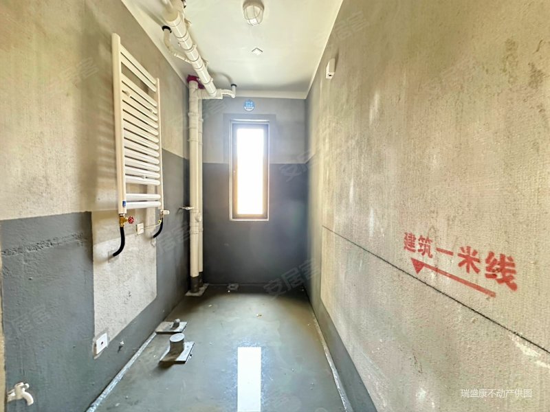 现房 带露台 天桥旁 楼层采光好   即装修