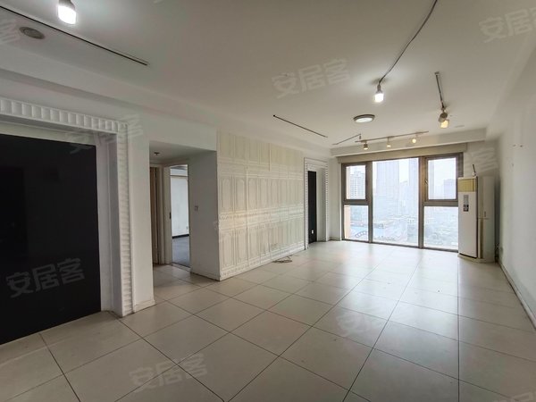 重庆江北观音桥红鼎国际名苑观音桥好吃街上面 红鼎国际b座104平3500