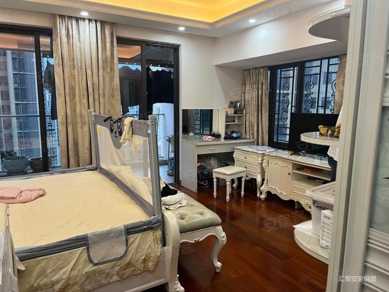 紫悦龙庭新上精装复式5房套内使用210平楼层适中满五年诚售