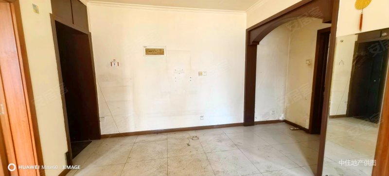 新出一楼大明湖畔白鹤湖畔苑大客厅双气全明户型