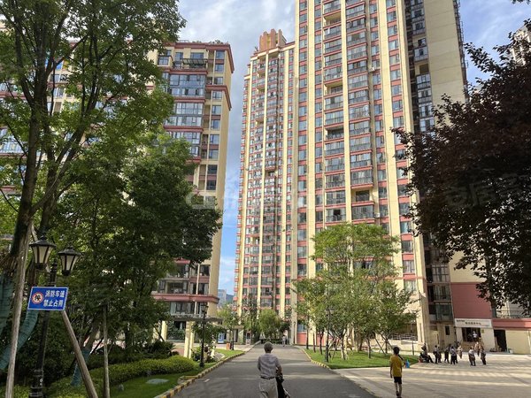 贵阳乌当新添寨恒大都会广场急租恒大都会广场精装三室 拎包入住房子