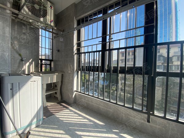 福州鼓楼华大保利天悦颐景花园靠近二环 左海公园附近 颐景花园精装